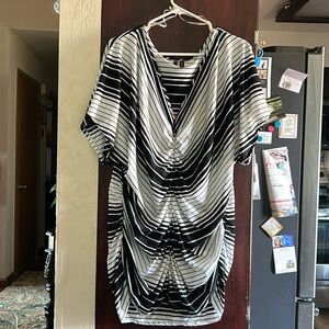 Maurice crunchy center woman’s top size 3. I wore 2-3 at that time. Never worn.